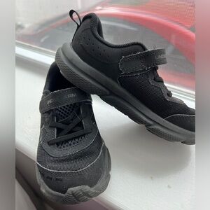 Under Armour Kids Black Sneakers with Strap